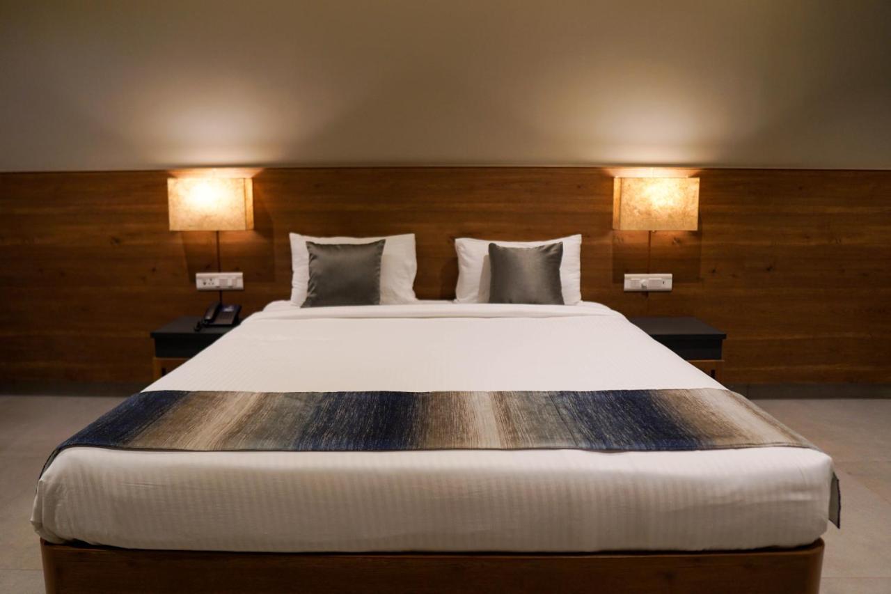 Cosmique Clarks Inn Suites Goa Madgaon Esterno foto