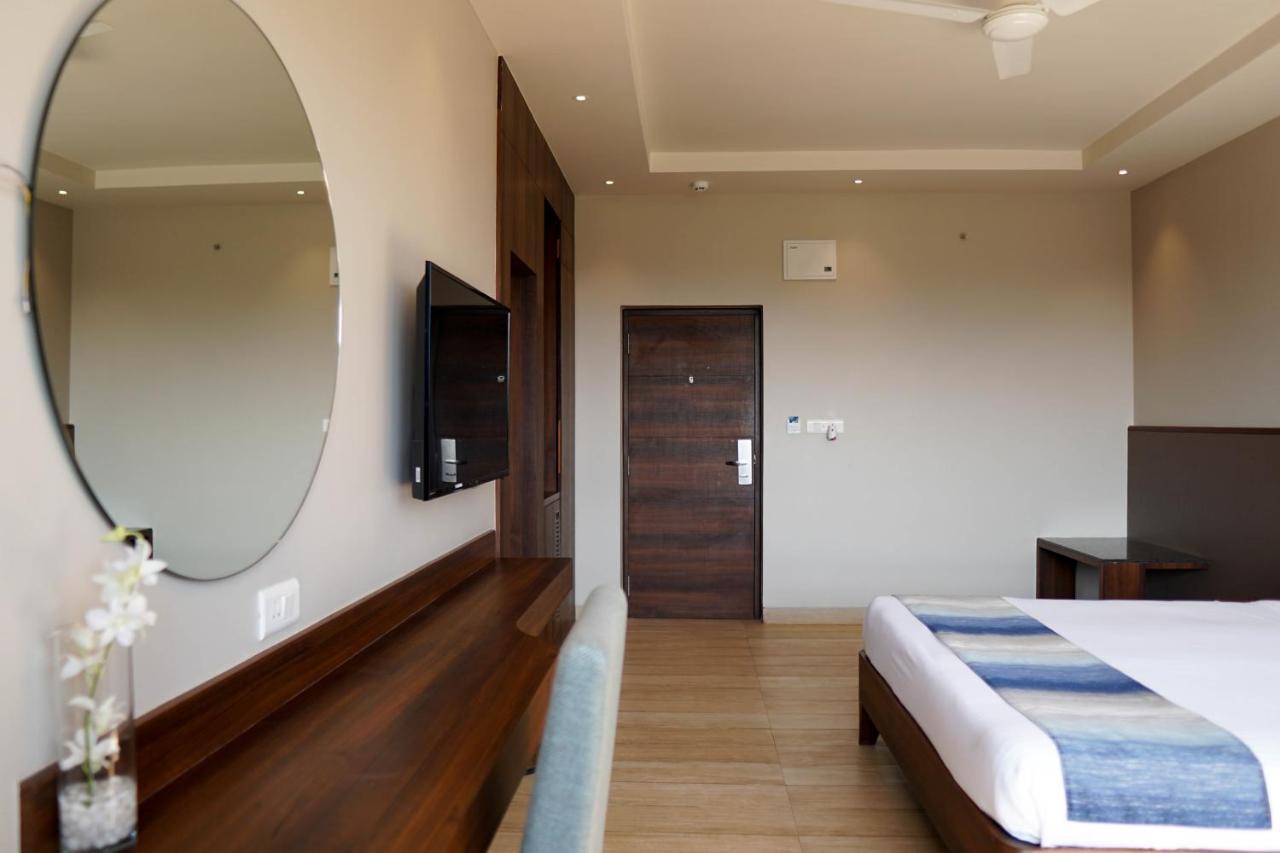Cosmique Clarks Inn Suites Goa Madgaon Esterno foto