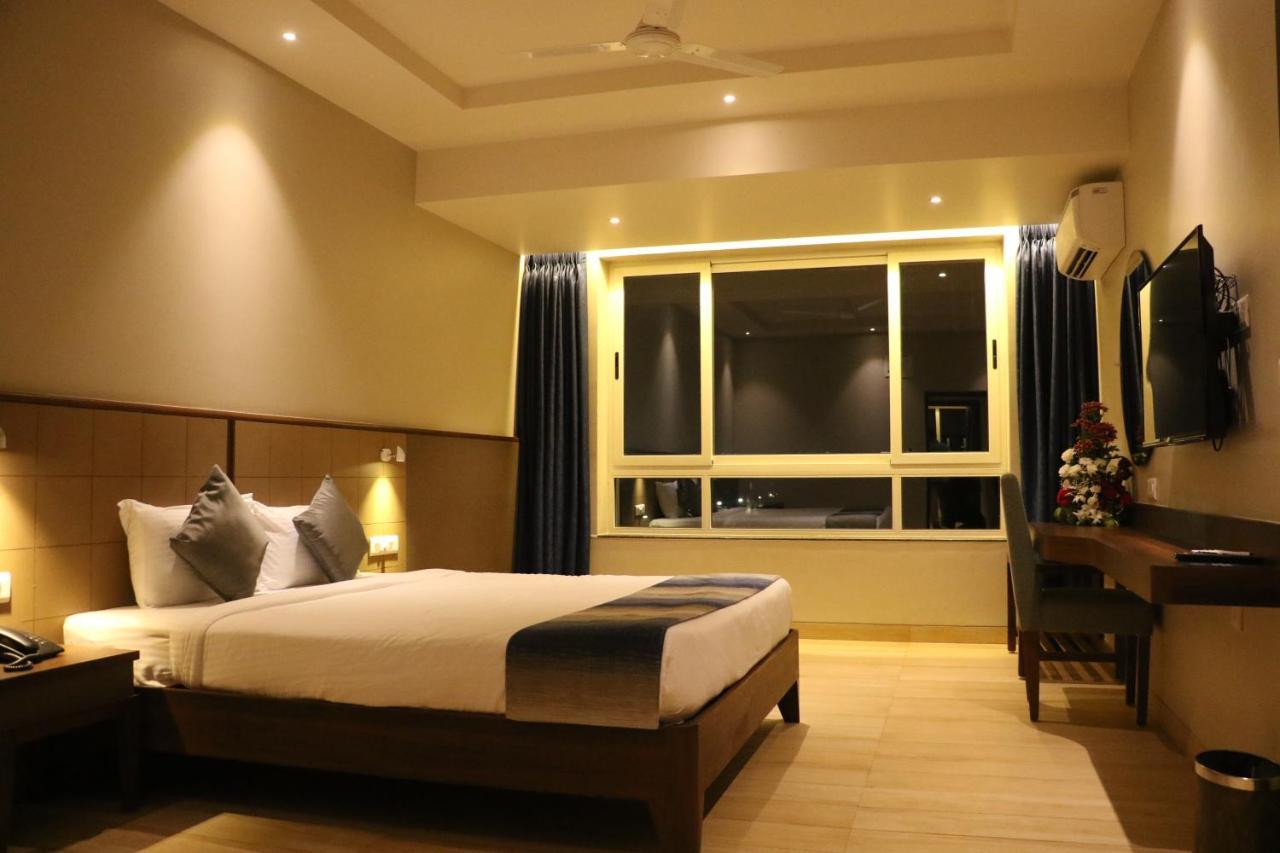 Cosmique Clarks Inn Suites Goa Madgaon Esterno foto