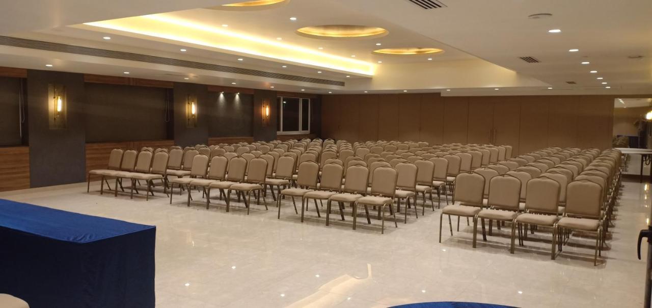 Cosmique Clarks Inn Suites Goa Madgaon Esterno foto