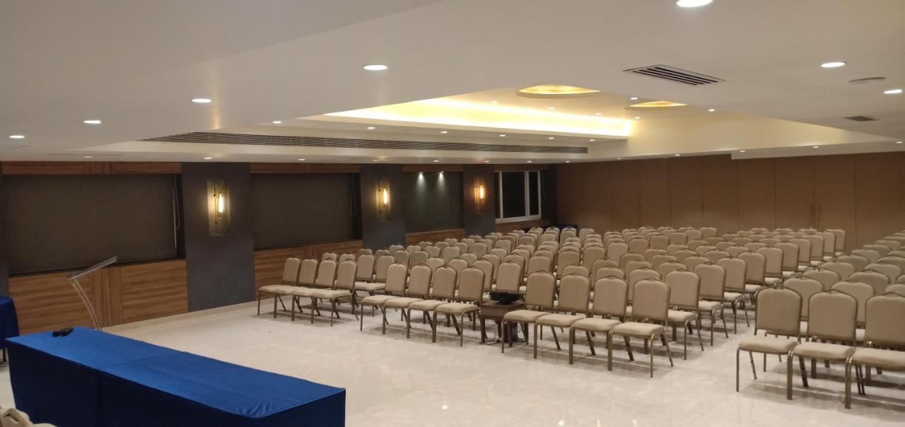 Cosmique Clarks Inn Suites Goa Madgaon Esterno foto